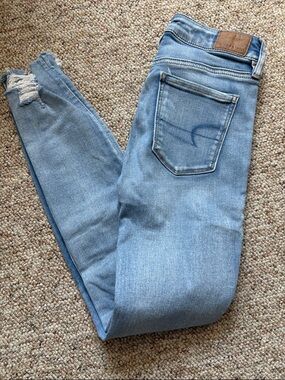 American Eagle Outfitters Light Blue Skinny Jeans with Distressed Hem